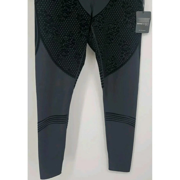 Savage X Fenty Sport Leggings Women's Black Flocked Artwork US 2X NWT - Picture 5 of 9